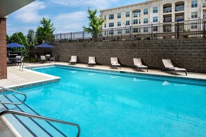Seasonal outdoor pool - Hampton Inn & Suites Charlotte/Ballantyne (Charlotte)