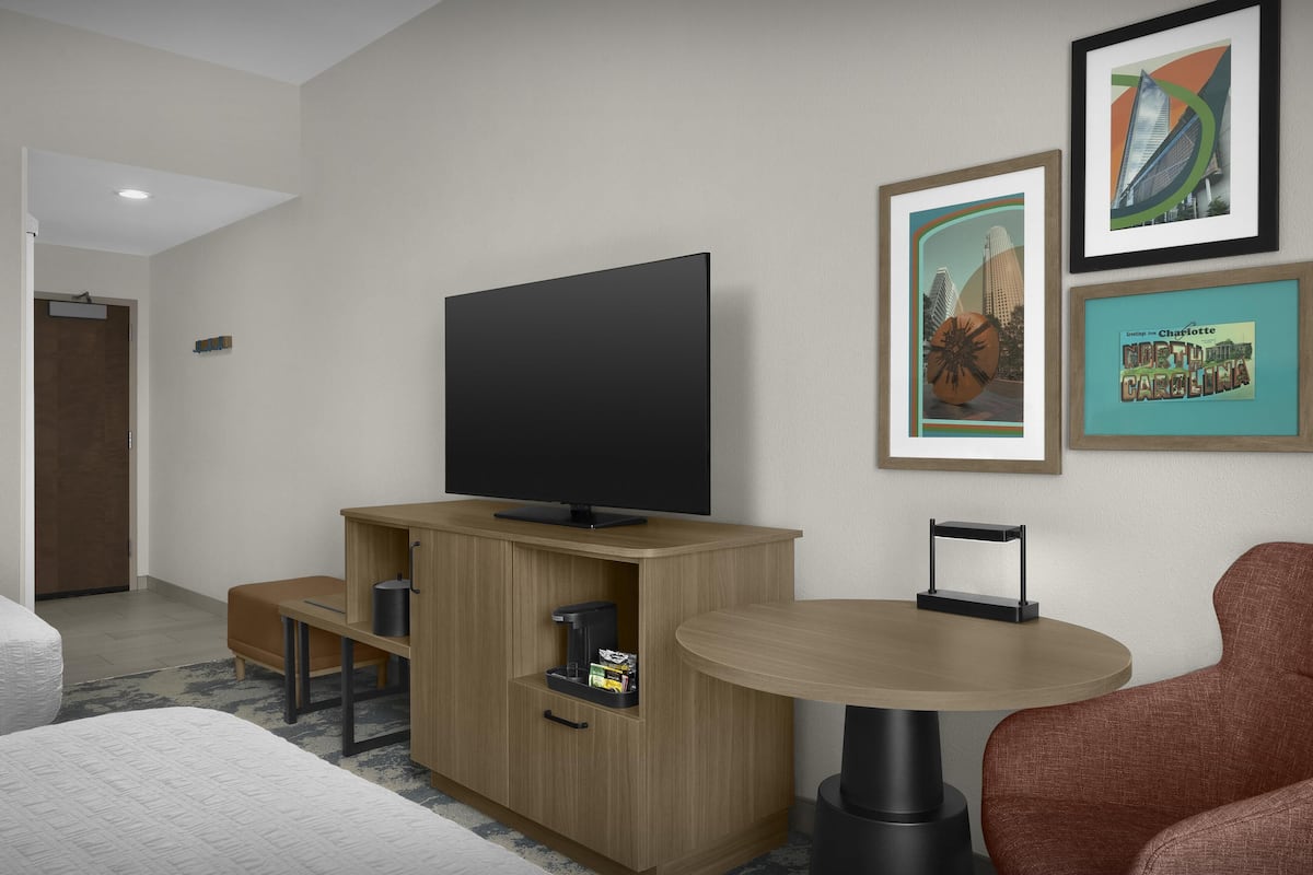 Schreibtisch, laptopgeeigneter Arbeitsplatz, Verdunkelungsvorhänge