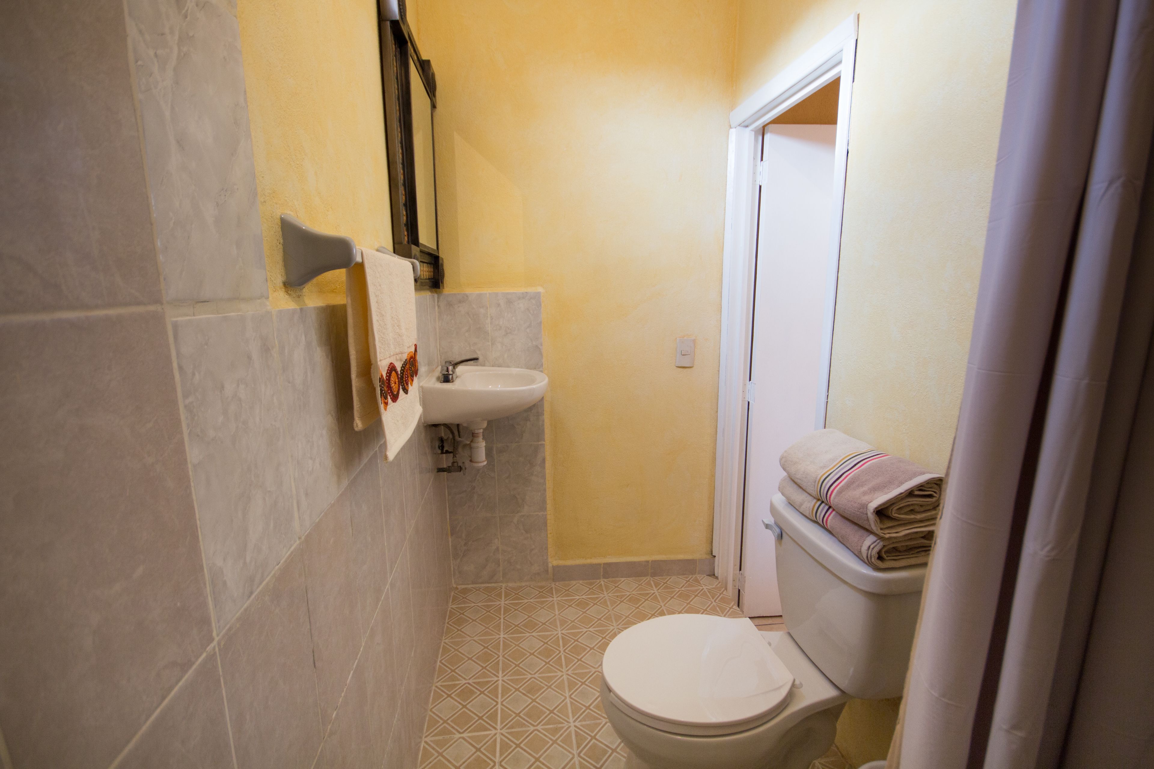 junior suite | bathroom | shower, free toiletries, hair dryer, towels