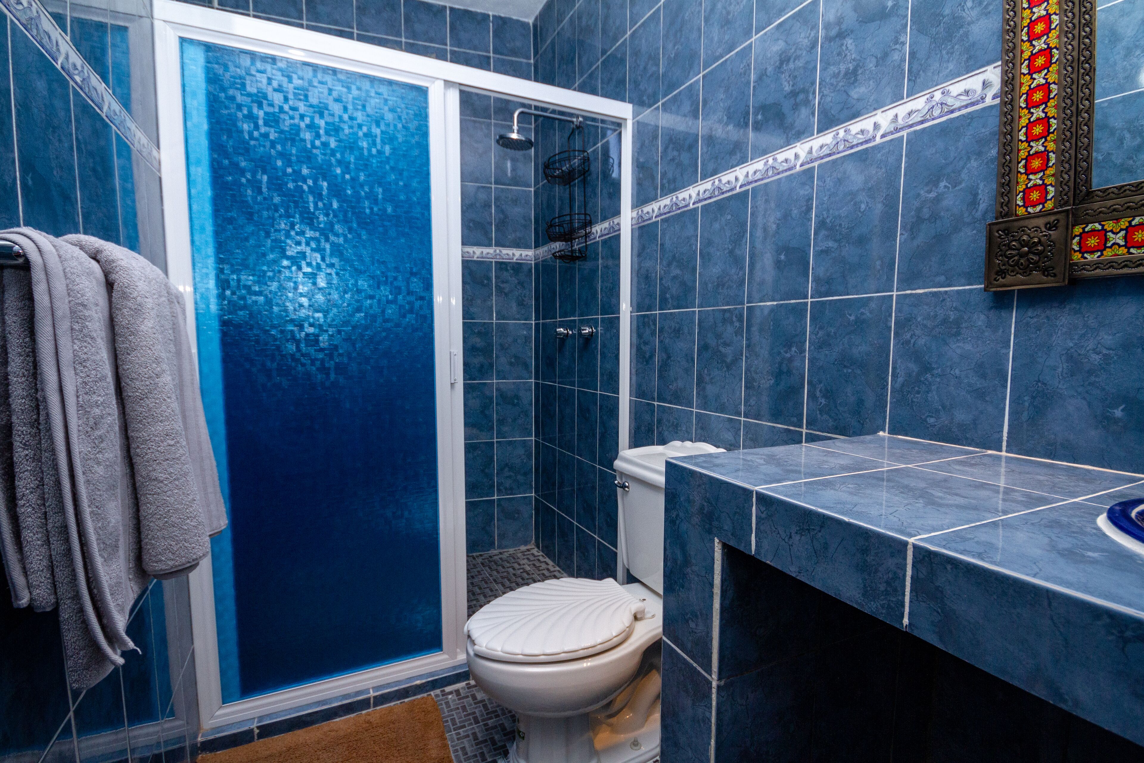 family quadruple room | bathroom | shower, free toiletries, hair dryer, towels