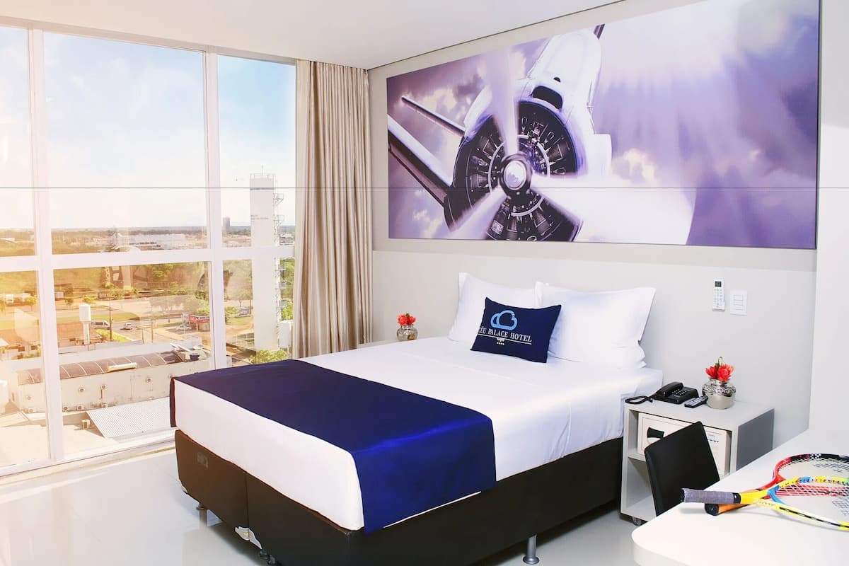 Minibar, Zimmersafe, Schreibtisch, laptopgeeigneter Arbeitsplatz