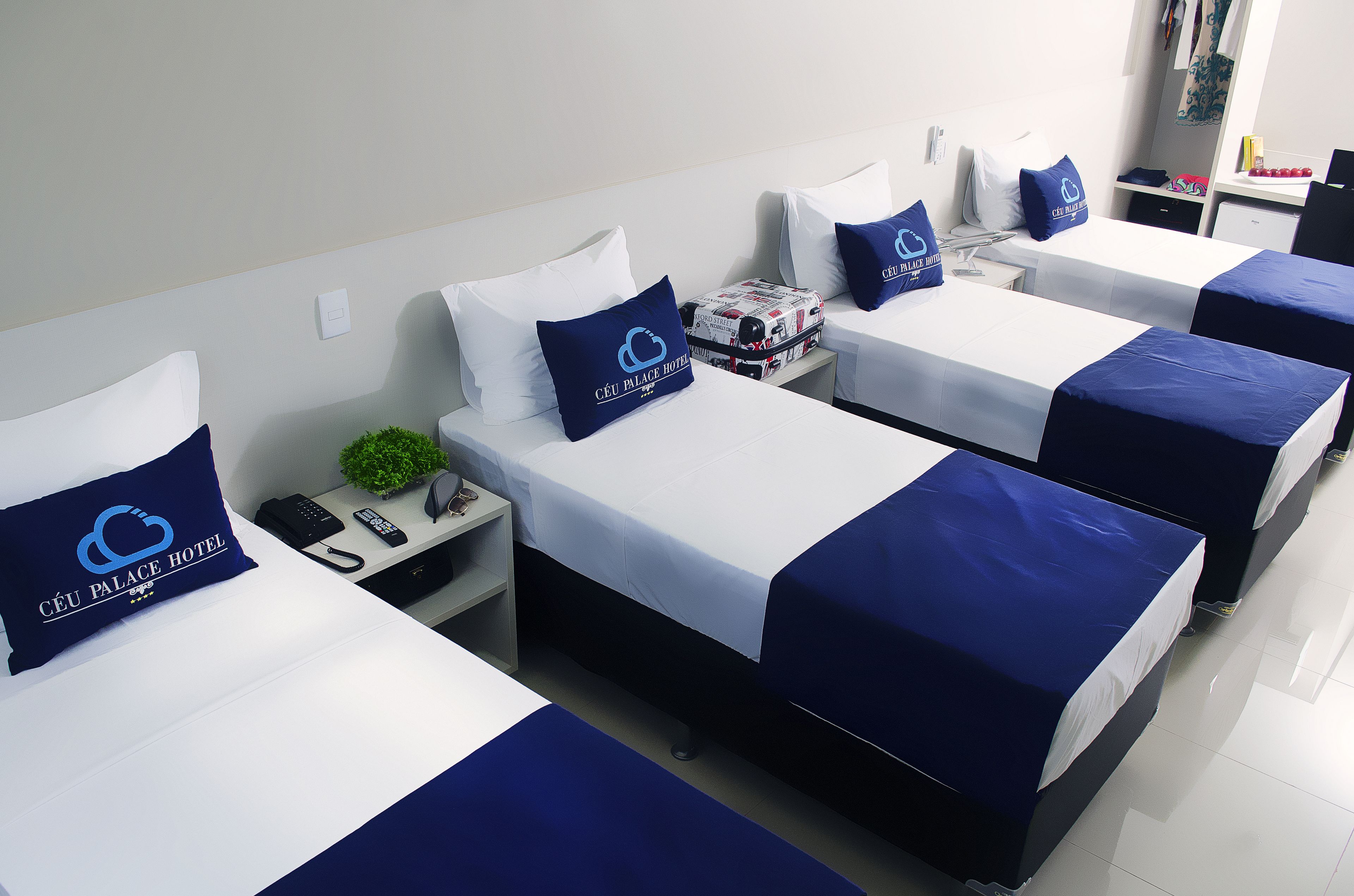 luxury quadruple room (1 double bed + 2 single beds) | 1 bedroom, minibar, in-room safe, desk