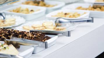 Free daily buffet breakfast