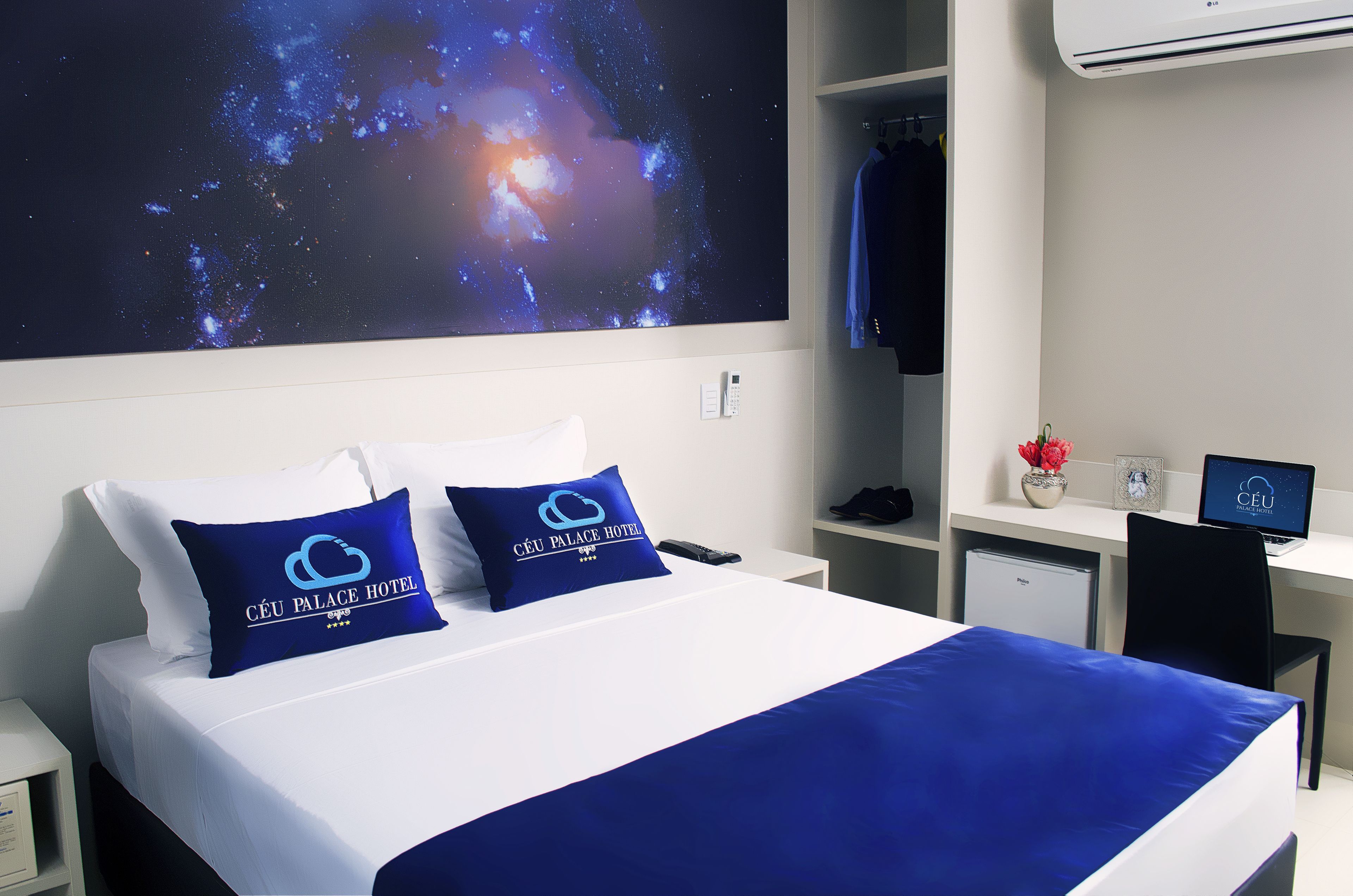 luxury quadruple room (1 double bed + 2 single beds) | 1 bedroom, minibar, in-room safe, desk