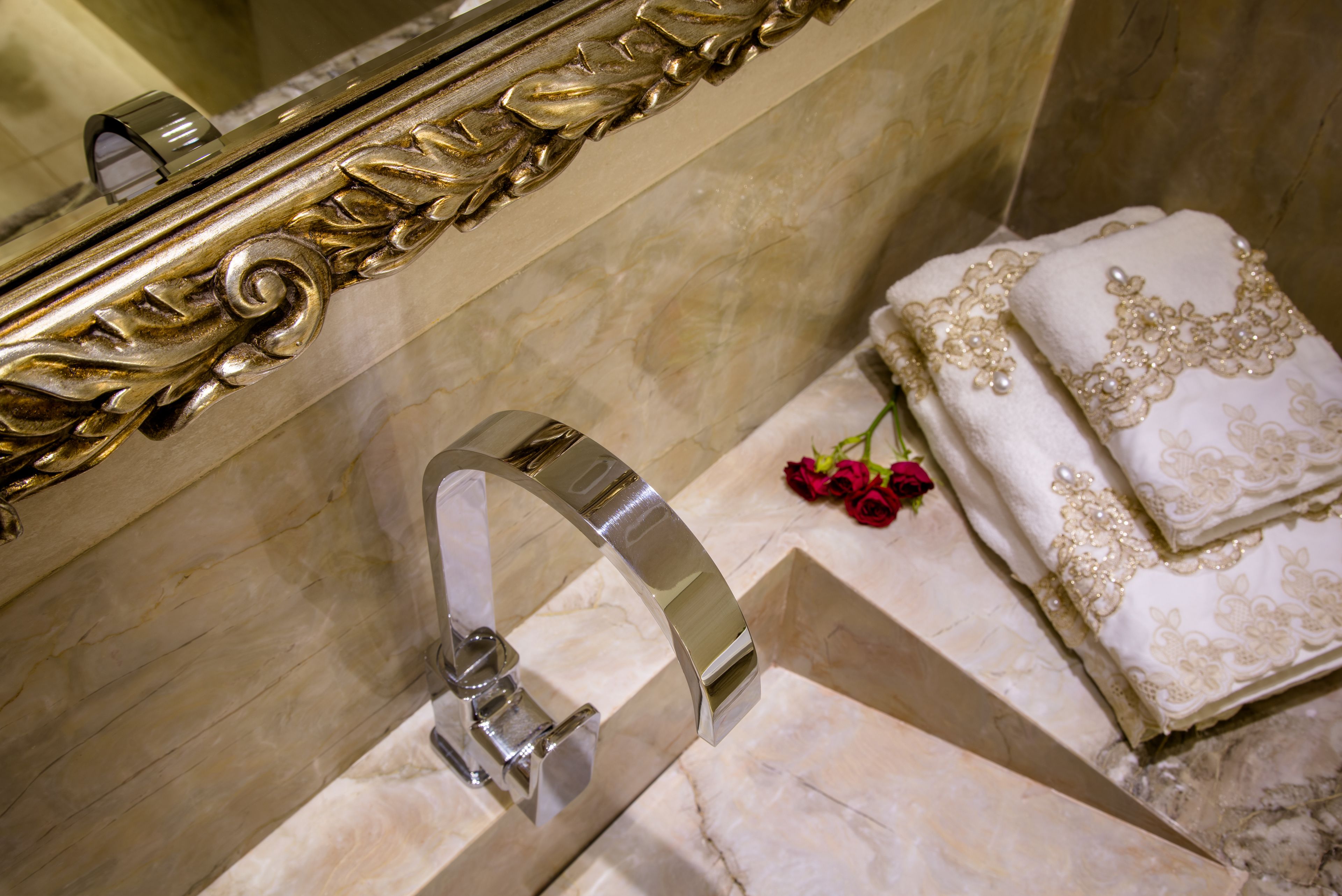 presidential suite | bathroom | shower, free toiletries, towels