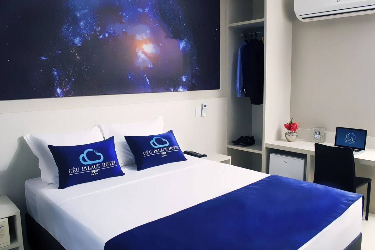 Luxury-Zimmer | Minibar, Zimmersafe, Schreibtisch, laptopgeeigneter Arbeitsplatz