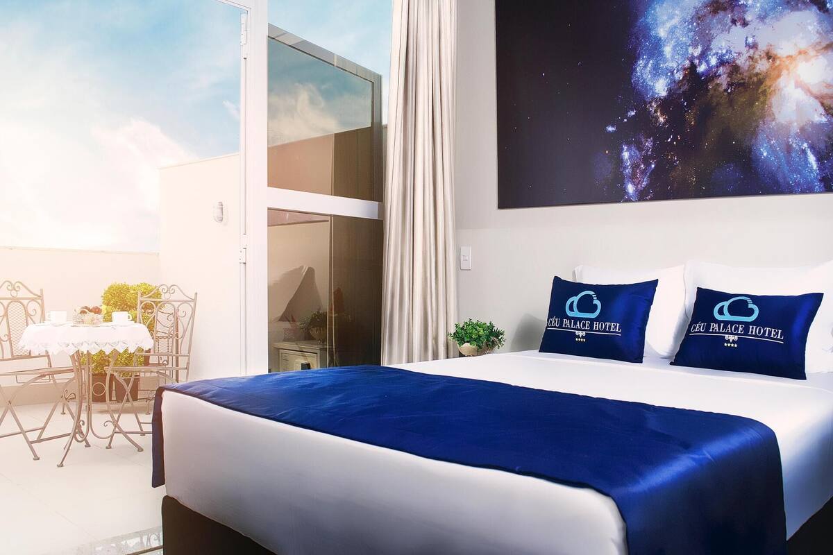 1 slaapkamer, een minibar, een kluis op de kamer, een bureau