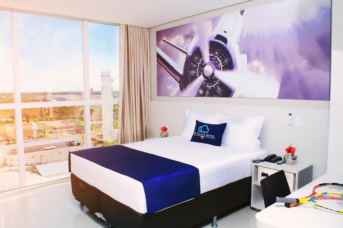 Minibar, két bảo mật tại phòng, bàn