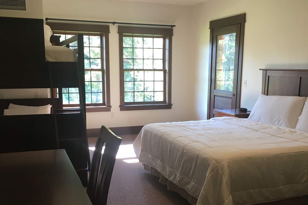 高級寢具、書桌、熨斗/熨衣板、免費無線上網