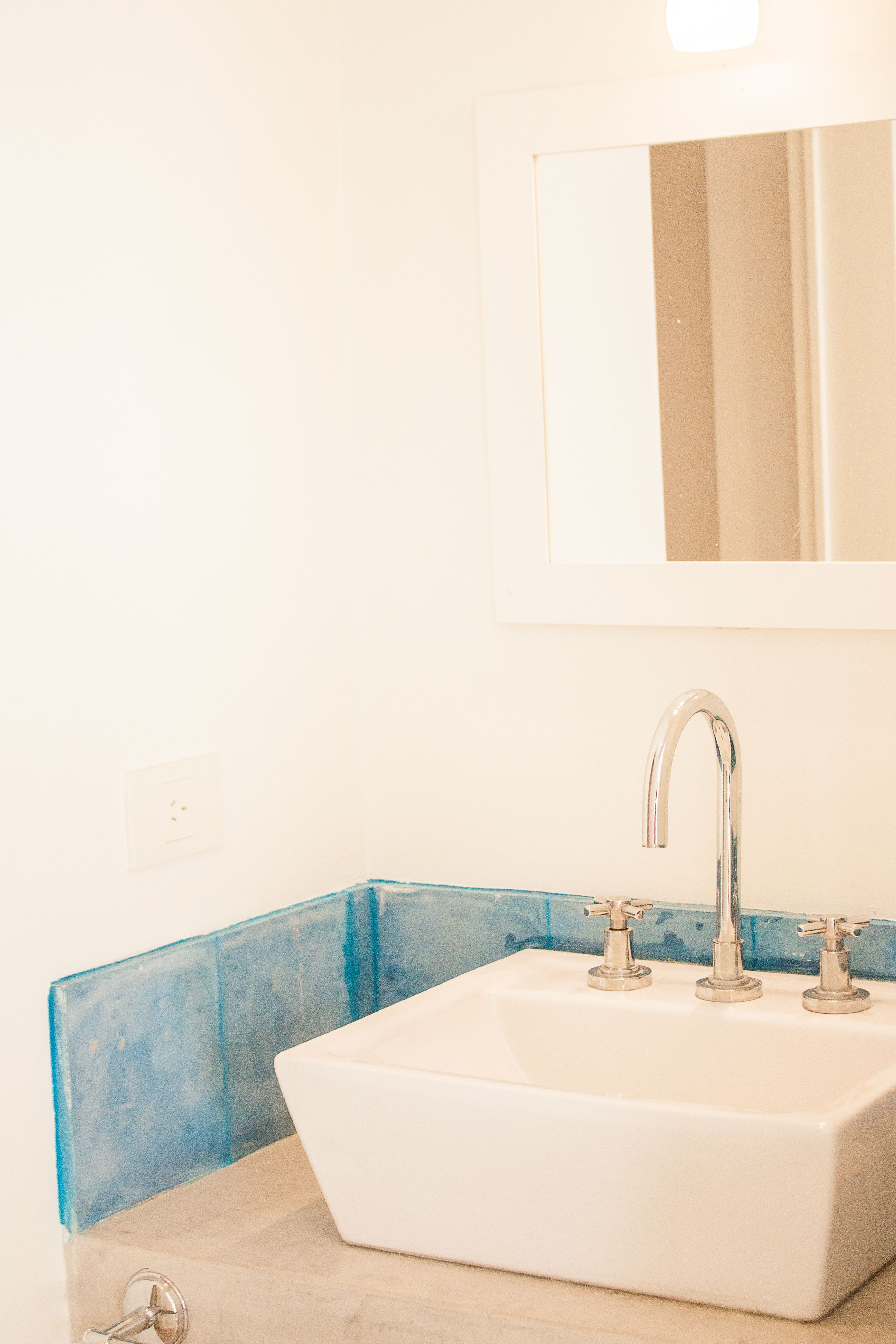 city double room, 1 queen bed | bathroom sink