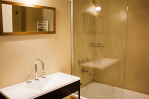 Regendusche, kostenlose Toilettenartikel, Haartrockner, Bidet