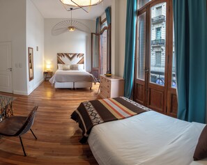 エジプト綿のシーツ、高級寝具、羽毛の掛け布団、低反発ベッド