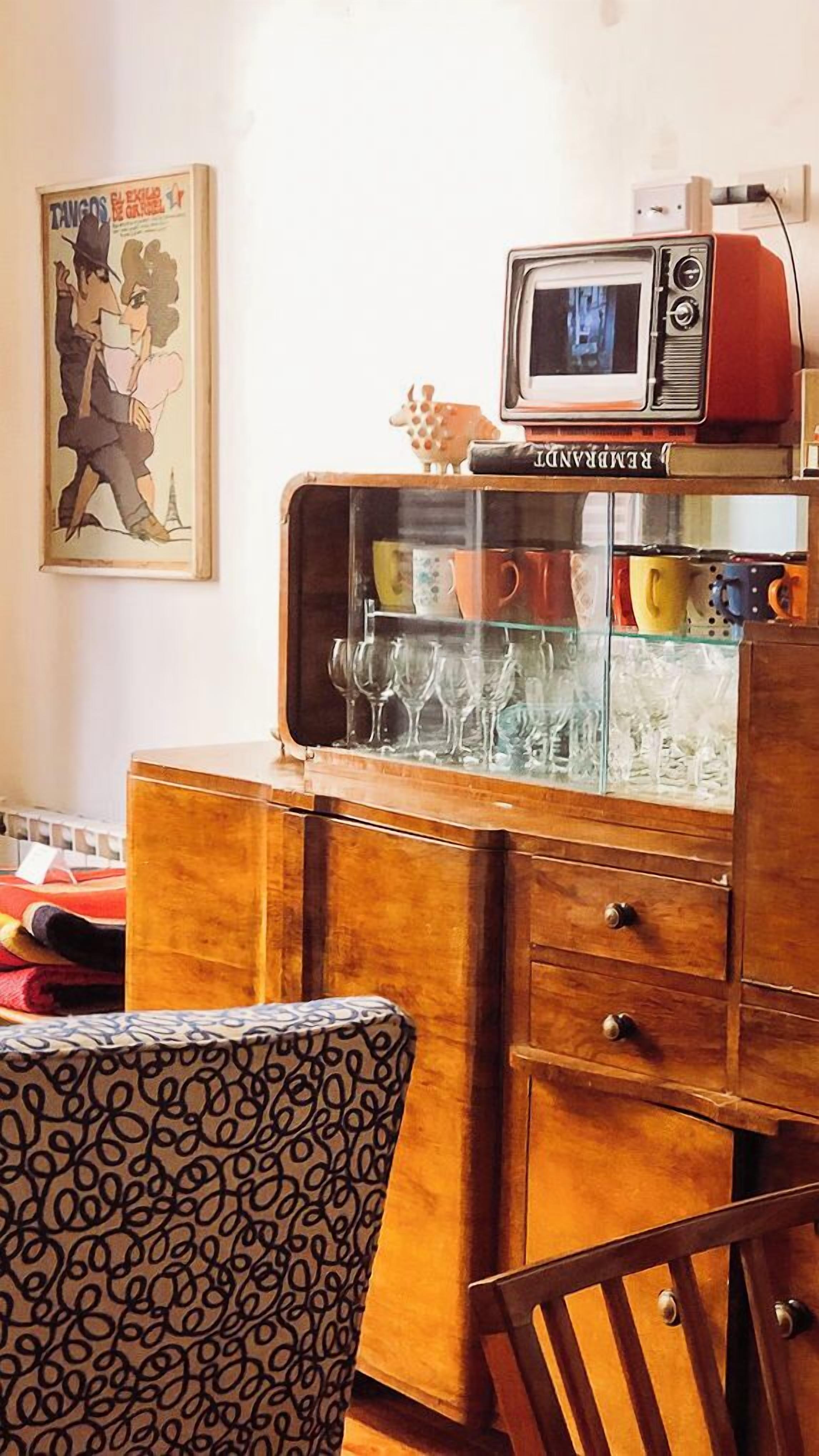 32-inch lcd tv with cable channels, tv, pay films