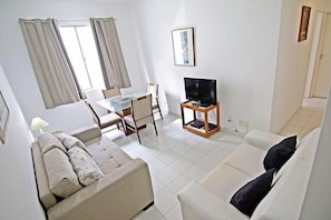 City Apartment, 2 Bedrooms, City View, Beachside | Living area