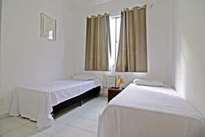 City Apartment, 2 Bedrooms, City View, Beachside | Desk, blackout curtains, iron/ironing board, travel cot