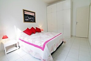 City Apartment, 2 Bedrooms, City View, Beachside | 2 bedrooms, desk, blackout drapes, iron/ironing board