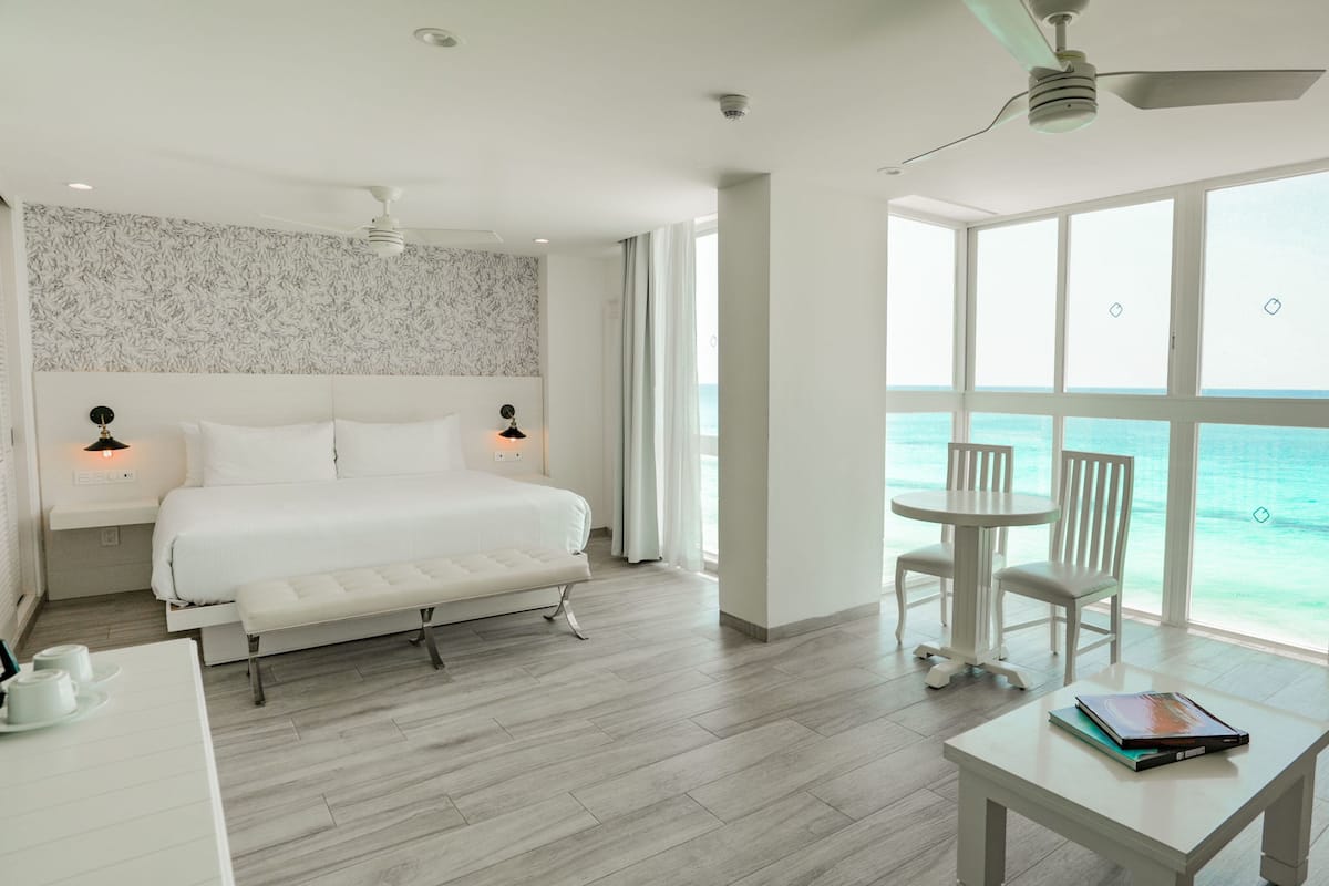 Inspira Junior Suite Ocean Front | 1 bedroom, free minibar, in-room safe, iron/ironing board