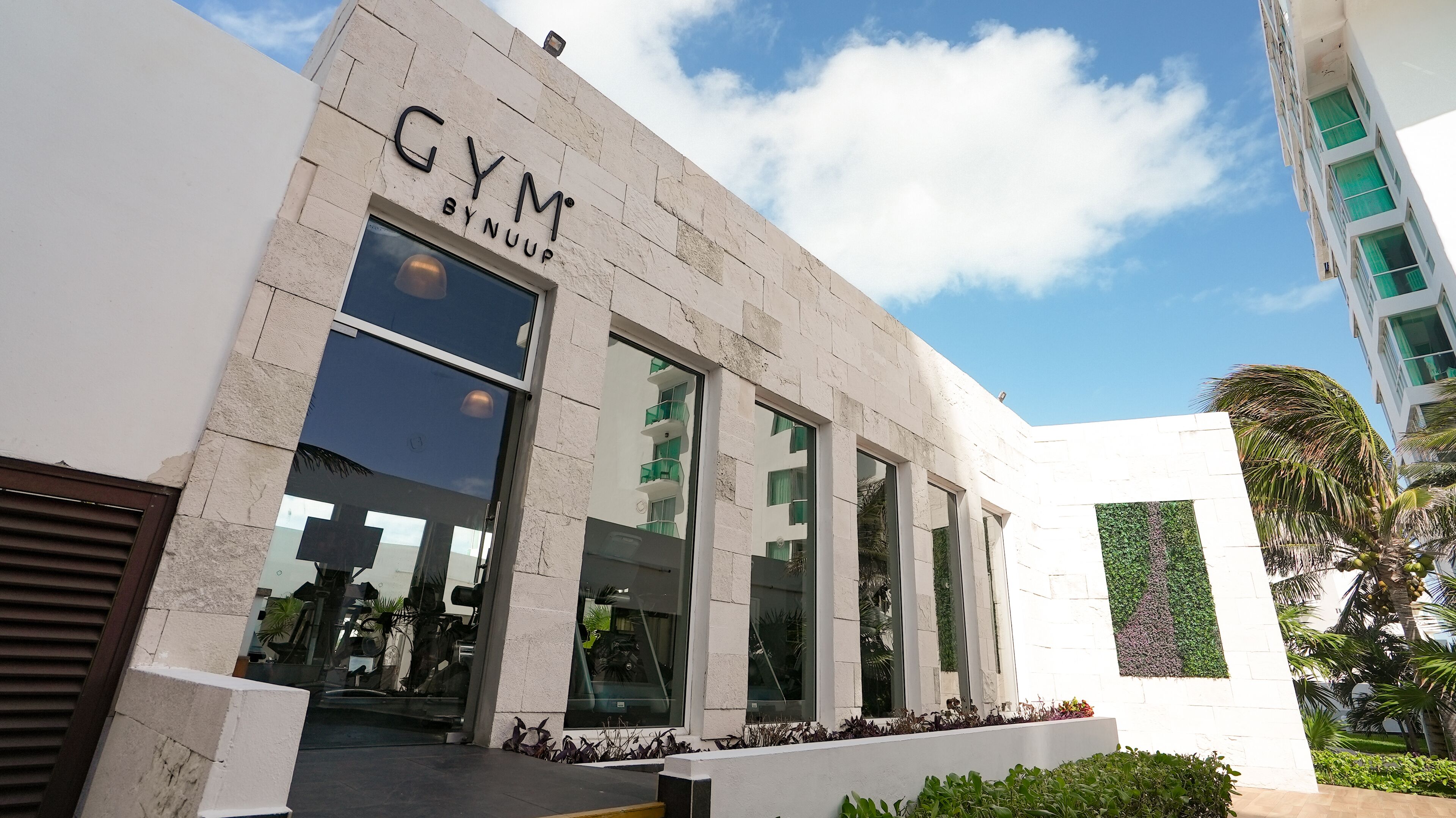 A modern building with a sign that reads "GYM BYNUUP".