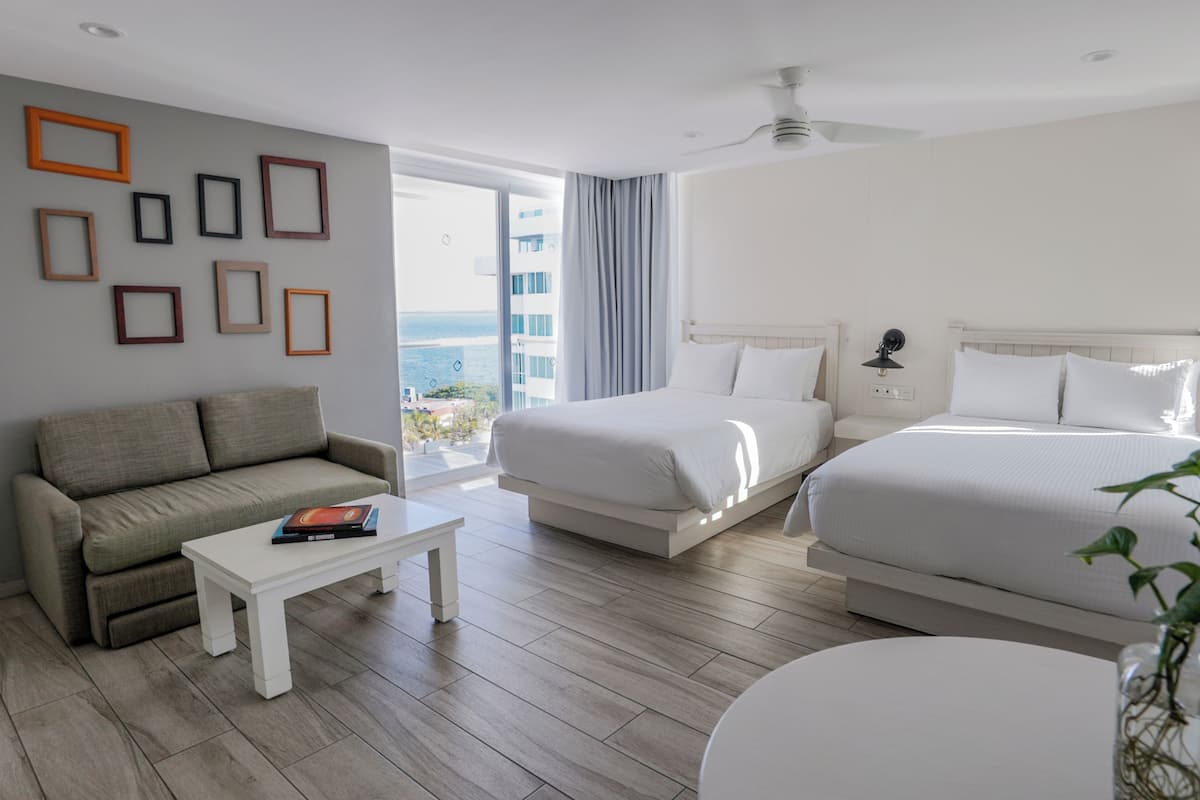 Superior Sunset | In-room dining