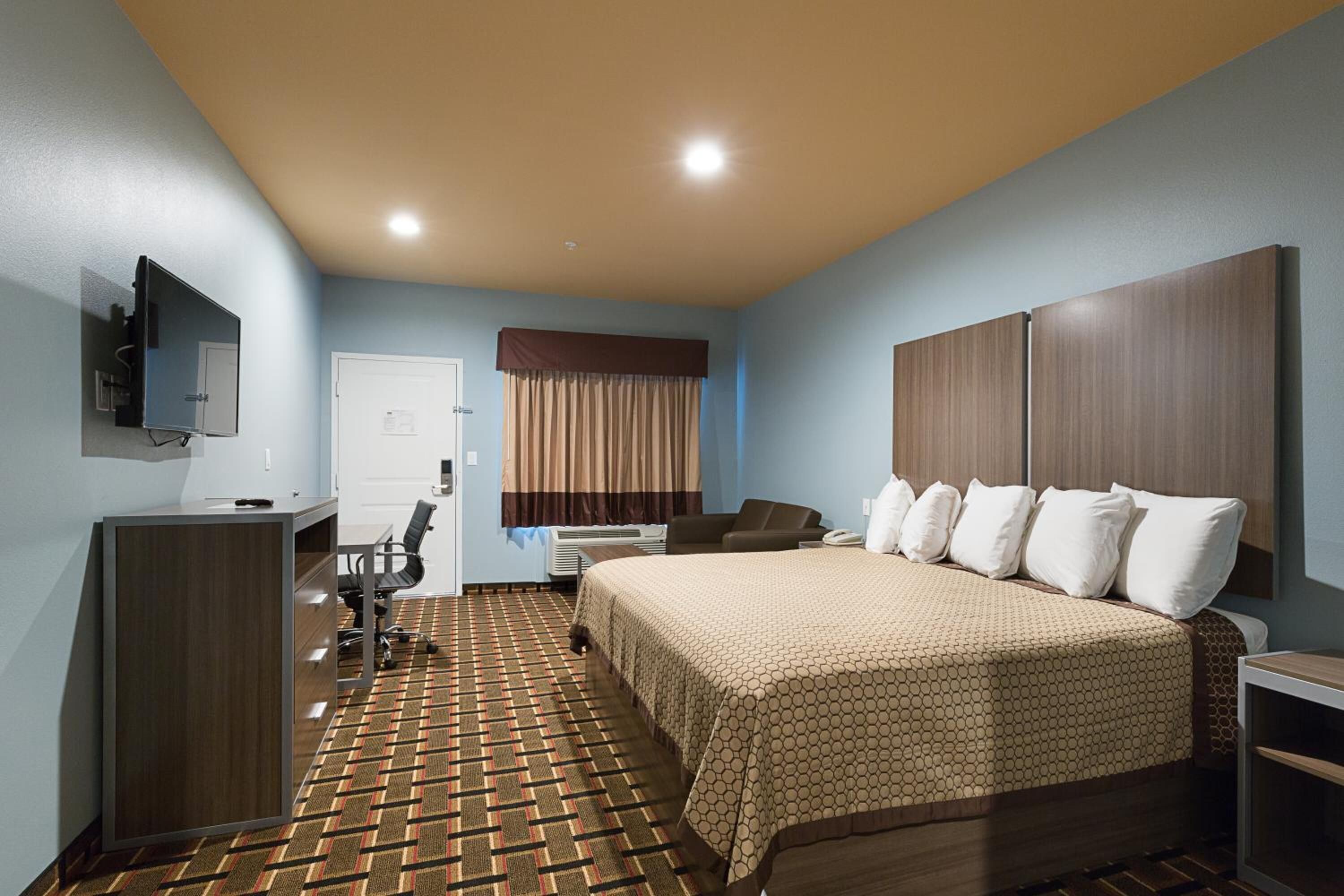 مكتب وتجهيزات عازلة للصوت وواي فاي مجانًا وملاءات أسرّة