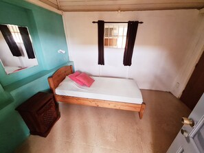 Basic Single Room, 1 Twin Bed | In-room safe, iron/ironing board, free WiFi