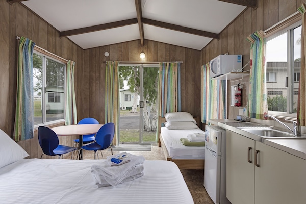 Standard Cabin (Sleeps 3) | Private kitchen