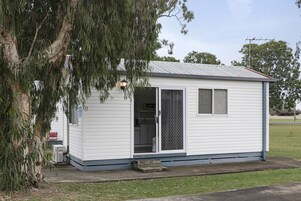 Standard Cabin (Sleeps 4) | Desk, free WiFi, bed sheets