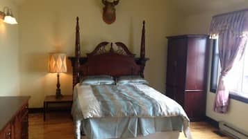 House | 4 bedrooms, desk, iron/ironing board, free WiFi