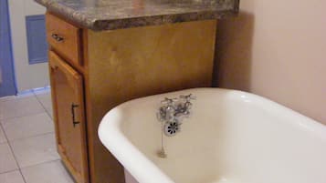 House | Bathroom | Free toiletries, hair dryer, towels, soap