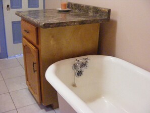 House | Bathroom | Free toiletries, hair dryer, towels, soap - Shore Road (Digby)
