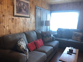 Casa de campo, 2 habitaciones | Zona de estar | Una televisión