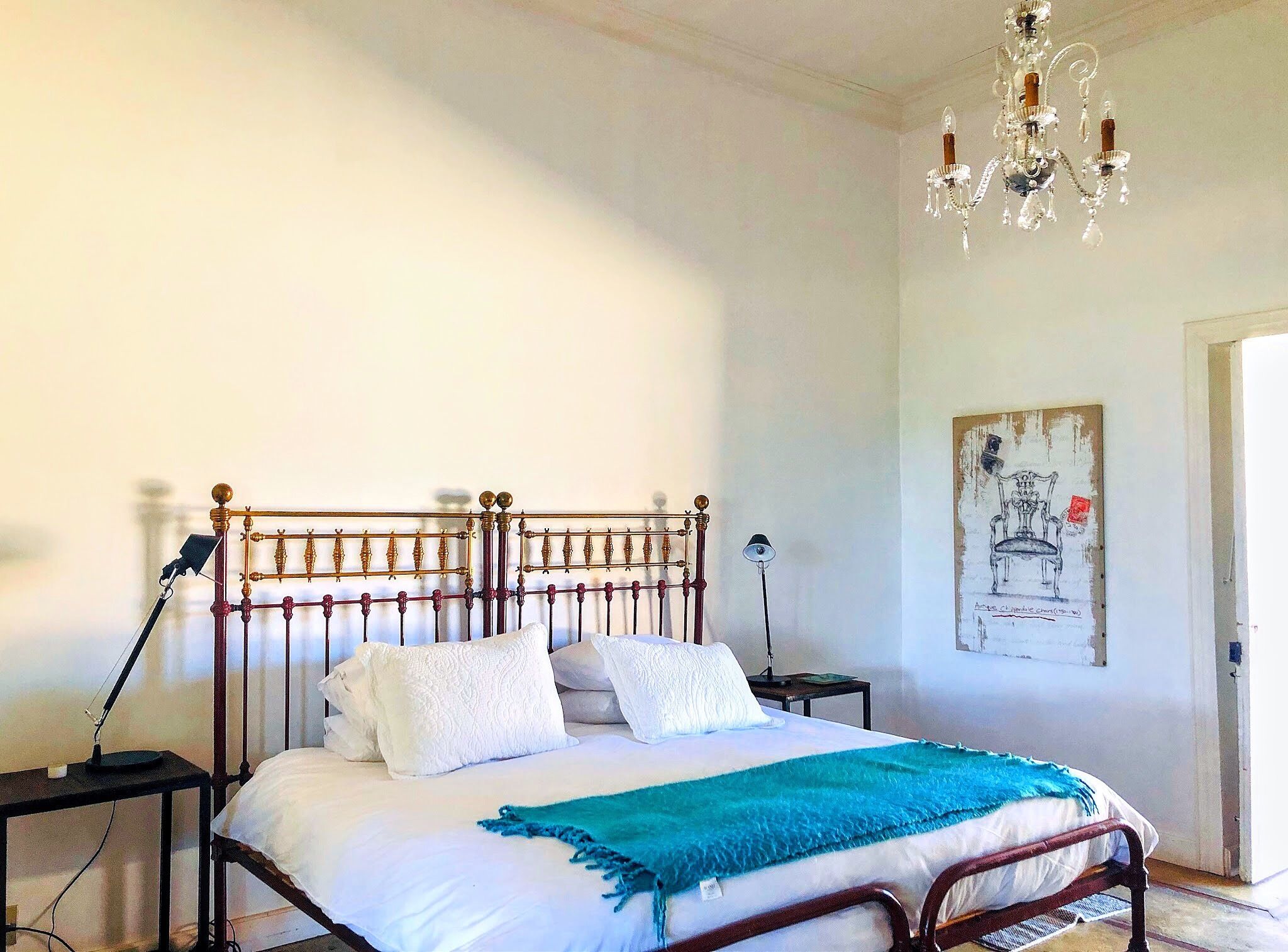 Premium bedding, in-room safe, soundproofing, free WiFi