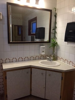 Family Room, Multiple Beds | Bathroom | Combined shower/bathtub, free toiletries, hair dryer, towels