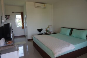 Desk, free WiFi - Thatphanom Place (That Phanom)
