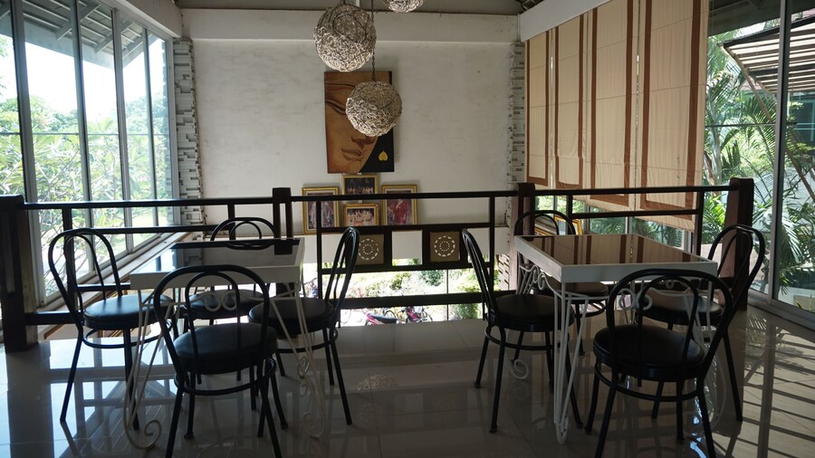 Thatphanom Place