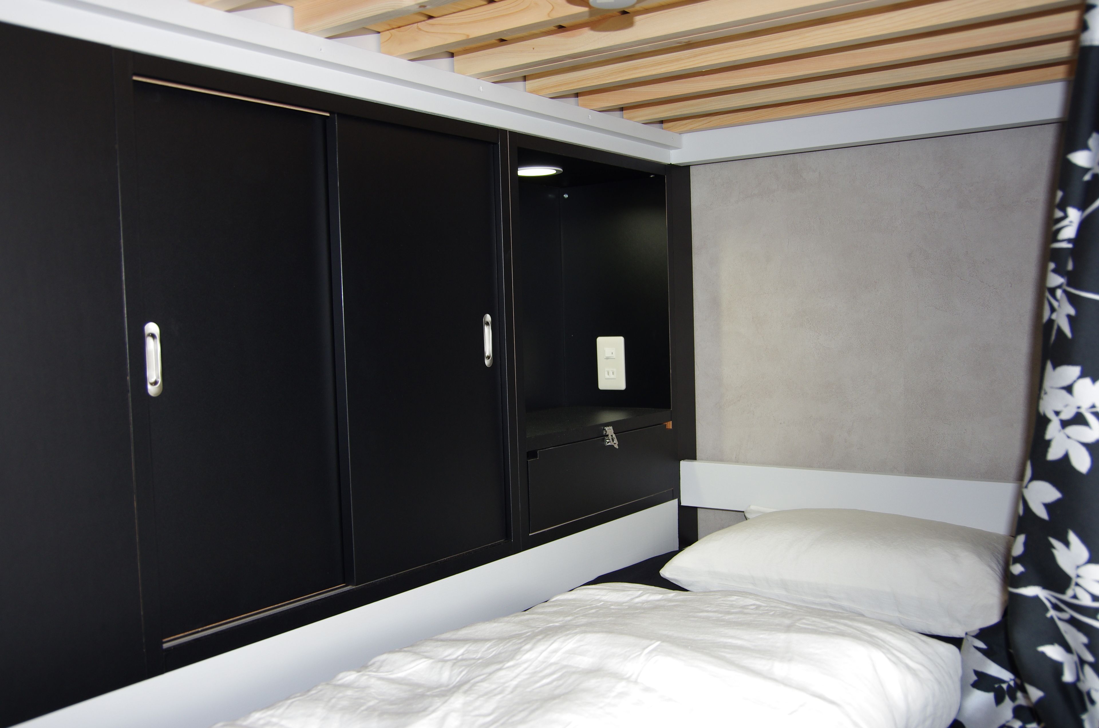 In-room safe, desk, free WiFi