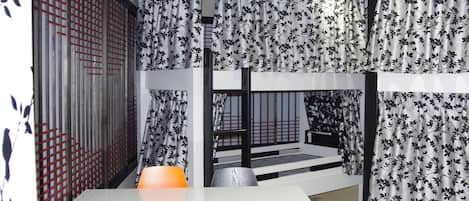 In-room safe, desk, free WiFi