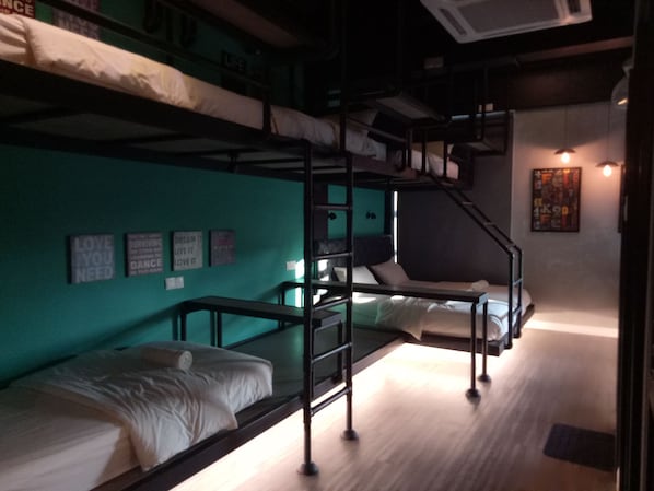 Family-9 Apartment Suite | Soundproofing, iron/ironing board, free WiFi - Tube Hotel (Malacca City)