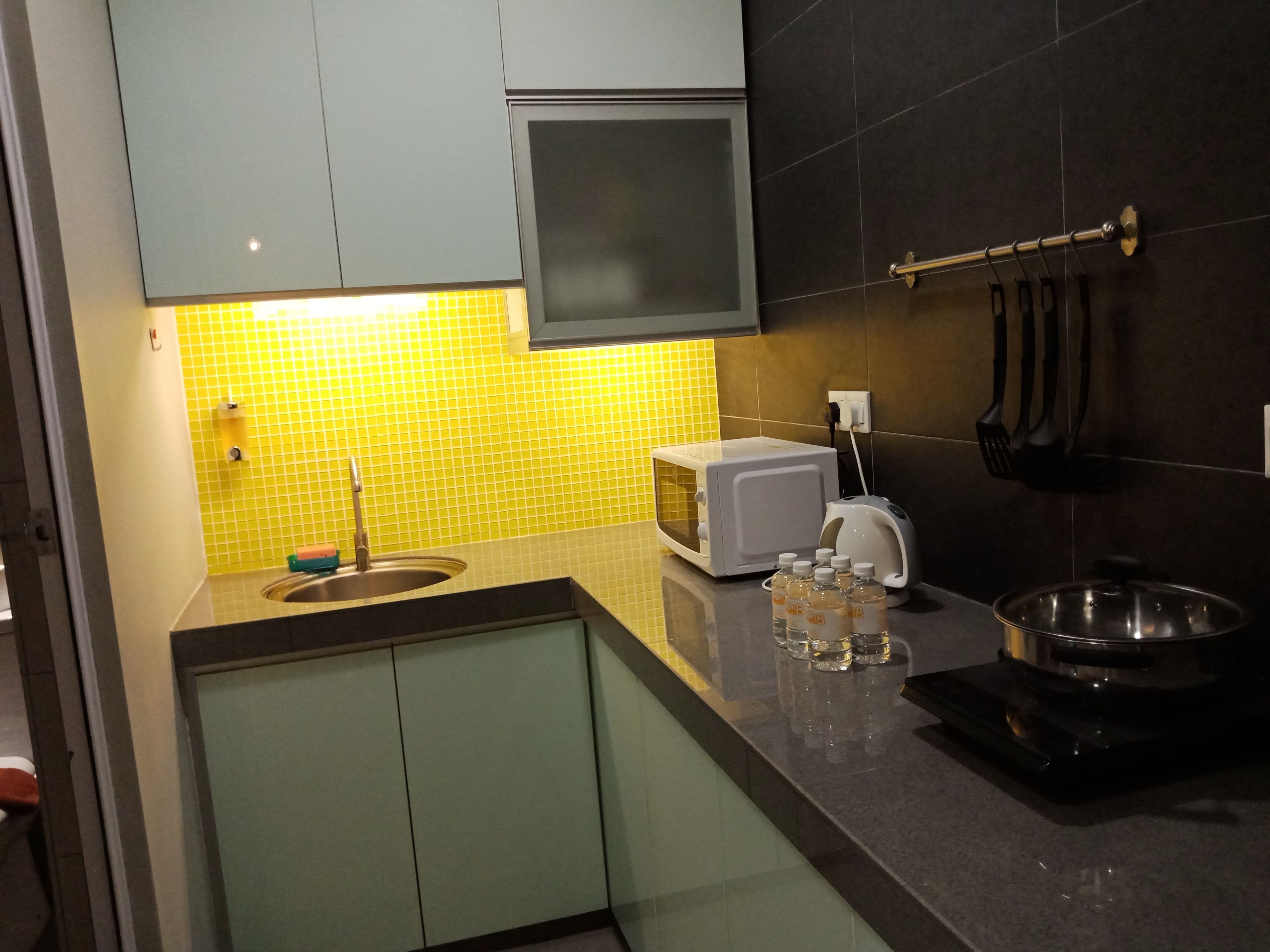 3-bedrooms apartment suite | private kitchen | electric kettle