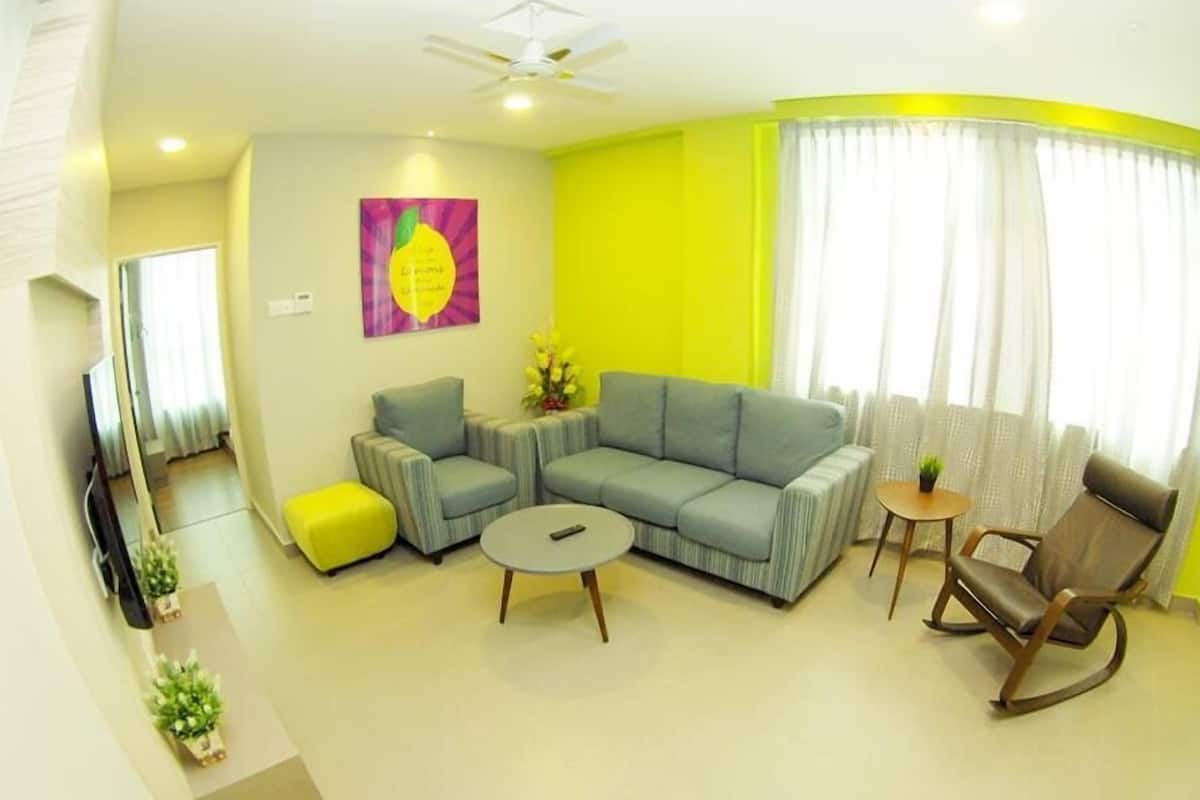 3-Bedrooms Apartment Suite | 책상, 방음 설비, 다리미/다리미판, 간이 침대