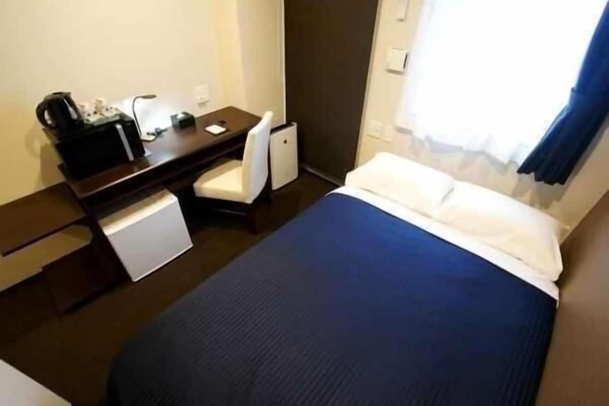Desk, WiFi (free), bed sheets