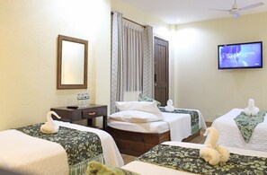 Superior Family 5 | Laptop workspace, free WiFi, bed sheets - Balaibinda Lodge (Coron)