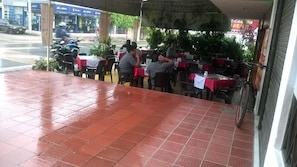 Café da manhã, almoço e jantar