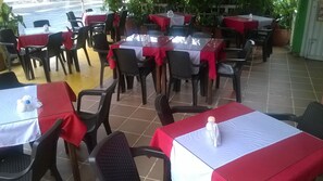 Food court - Hotel Zafiro Real (Anapoima)