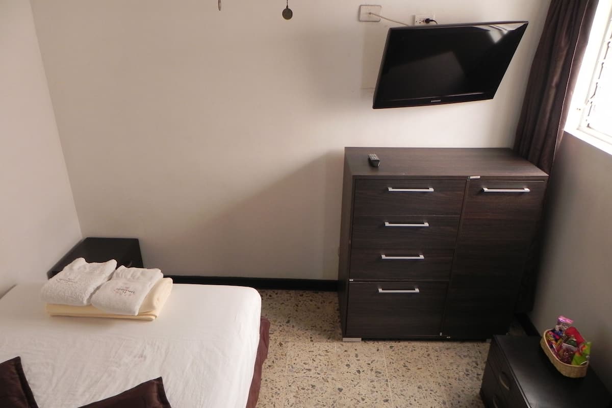 Double Room | Iron/ironing board (on request), WiFi (free)