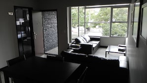 Lobby sitting area - Tamarindo Inn (Medellín)