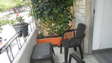 Basic Shared Dormitory, Mixed Dorm, Shared Bathroom | Iron/ironing board, free WiFi