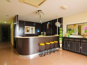 Reception - OYO 43962 Ezzy In Hotel (Sitiawan)