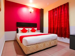 Deluxe Double Room | Laptop workspace, free WiFi, bed sheets