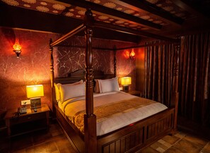 Suíte família, 2 quartos | 1 quarto, roupas de cama antialérgicas, cofres nos quartos, escrivaninha